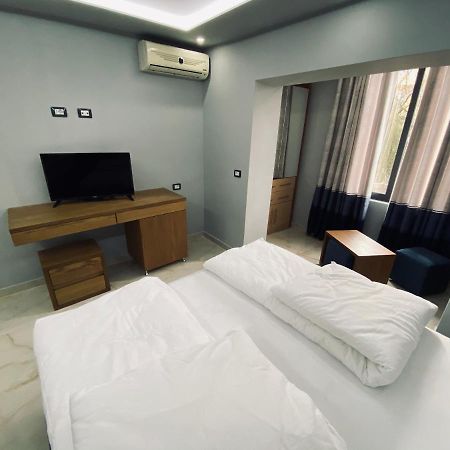 Hotel Piemonte Tirana Buitenkant foto