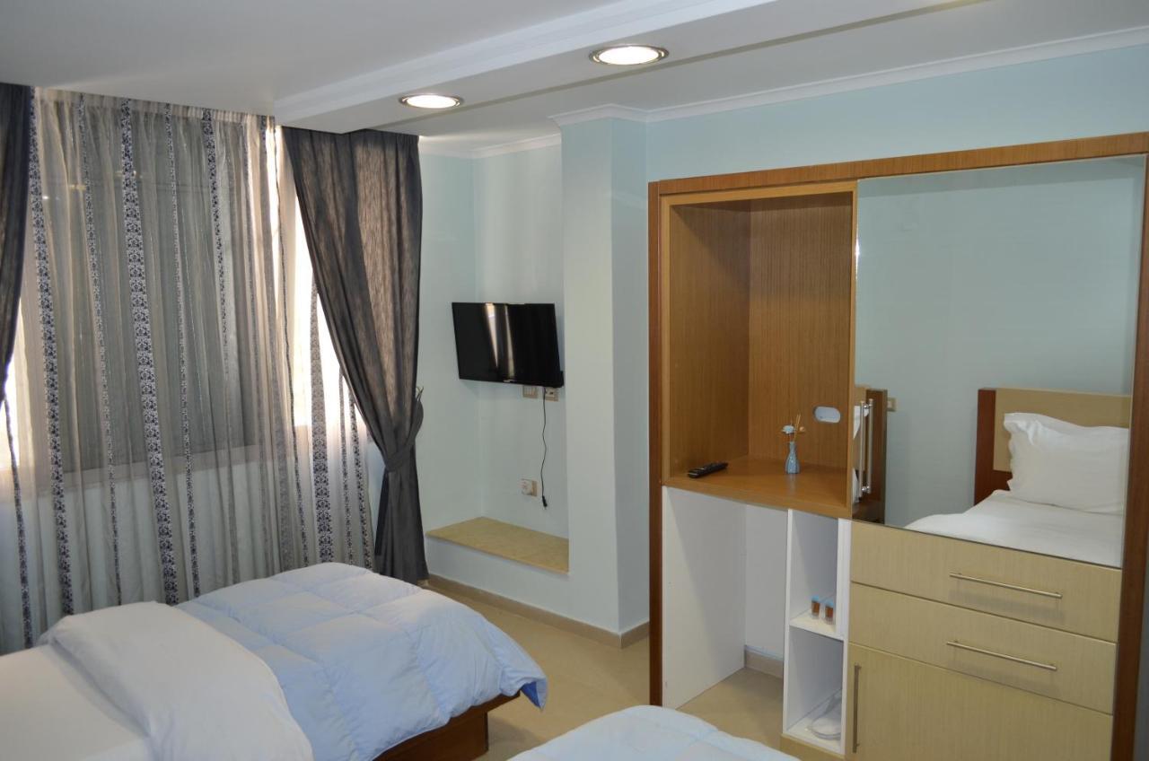 Hotel Piemonte Tirana Buitenkant foto