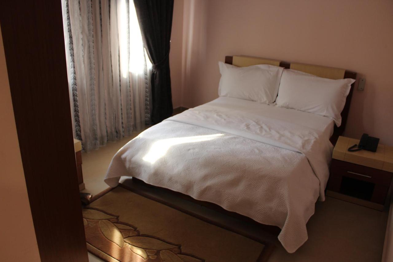 Hotel Piemonte Tirana Buitenkant foto